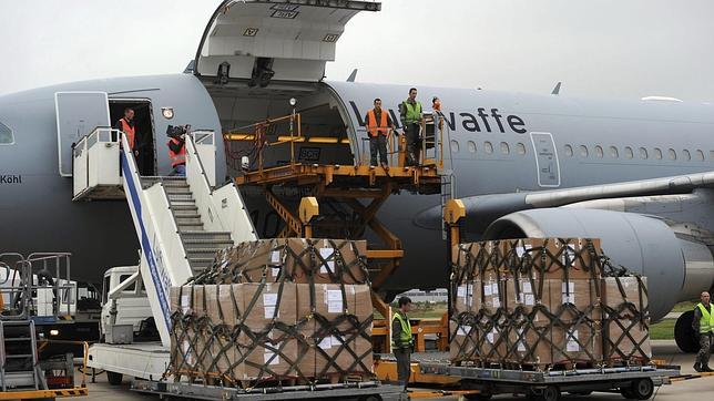 Un avión militar alemán con material médico para combatir el ébola en Senegal aterriza de emergencia en Canarias