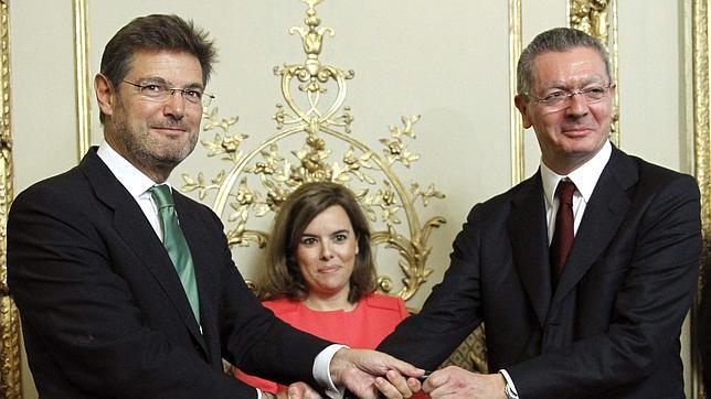 Rafael Catalá, el primer ministro que elige jurar sobre la Biblia y el crucifijo