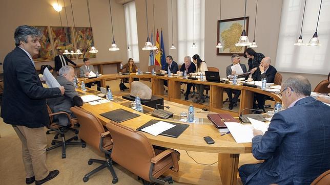 Puy se desmarca de la arremetida del portavoz socialista a De Lara