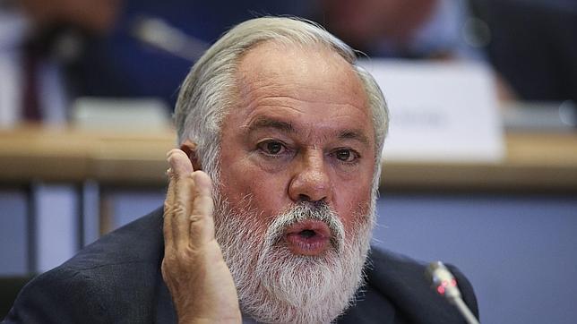 La «yenka» del PSOE con Arias Cañete