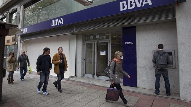 Siete oficinas bancarias cierran al día desde el estallido de la crisis