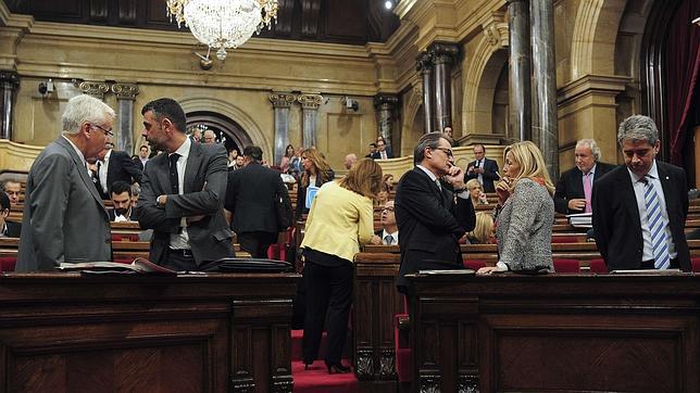 El Parlament desobedece al TC y nombra a la «junta electoral» de la consulta del 9N