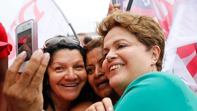 La actual presidenta brasileña en un acto de campaña electoral en Río de Janeiro