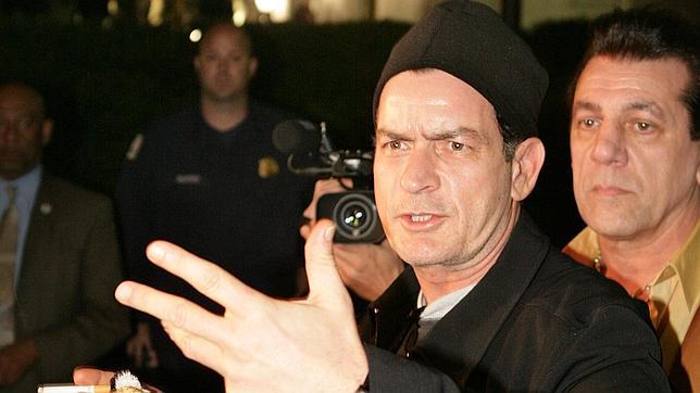 ¿Amenazó Charlie Sheen a un dentista con un cuchillo?