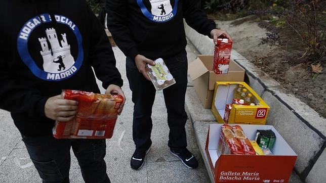 Los neonazis del Ramiro Ledesma vuelven a repartir comida en plena calle