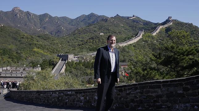 El núcleo duro de Moncloa analiza al detalle el decreto de Mas para neutralizarlo