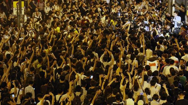 El Gobierno de Hong Kong retoma el diálogo con los manifestantes mientras las protestas se desinflan