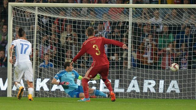 Tremenda cantada de Íker Casillas