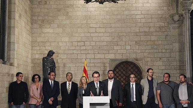 Mas y los partidos proconsulta se reúnen en el Palau Robert de Barcelona