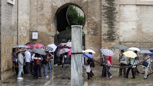 El riesgo de lluvias en Sevilla será alto durante todo el puente del Pilar