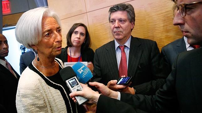 Lagarde dice que la Eurozona tiene hasta un 40% de posibilidades de entrar en recesión