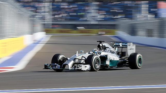 Hamilton, superlativo en el triste estreno de Sochi
