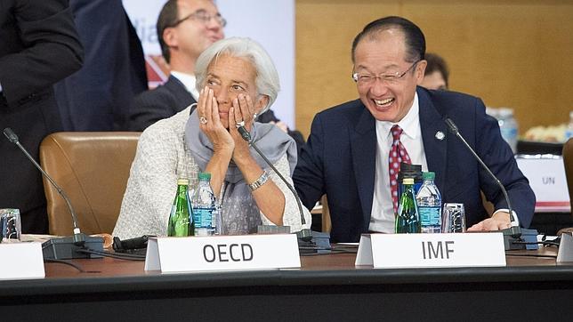 El FMI contradice a la OCDE e insiste en más moderación salarial para España