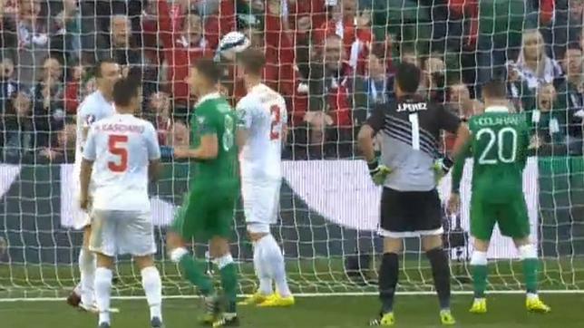 El absurdo autogol del portero de Gibraltar