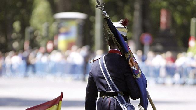 La historia de las 3 unidades más destacadas que han desfilado frente a Felipe VI