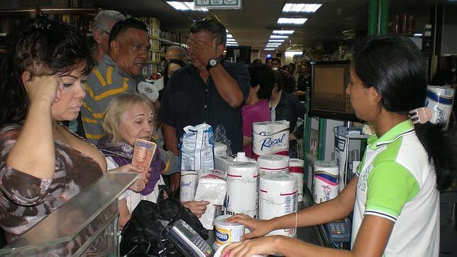 Los venezolanos necesitan 5,7 salarios mínimos para pagar la cesta de la compra