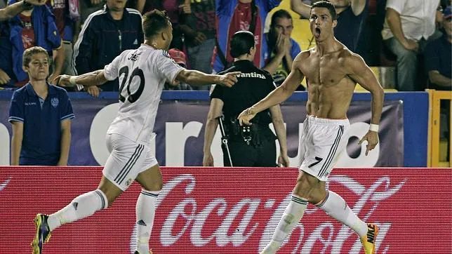 Cristiano celebra su agónico gol del triunfo de la pasada temporada en el Ciudad de Valencia