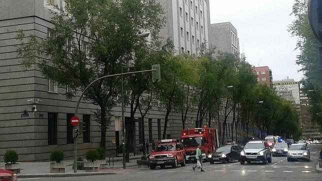 Alarma en el paseo de la Castellana por un fuego fortuito en el Ministerio de Defensa