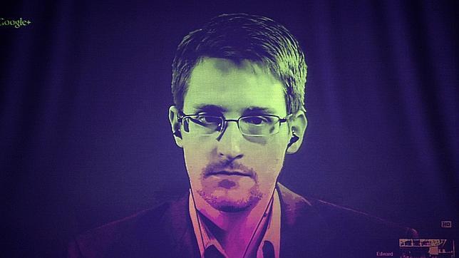 Snowden se parece cada vez más a Putin