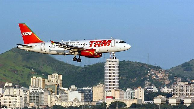 Muere un español en un vuelo a Sao Paulo al romperse las bolsas de cocaína que había ingerido