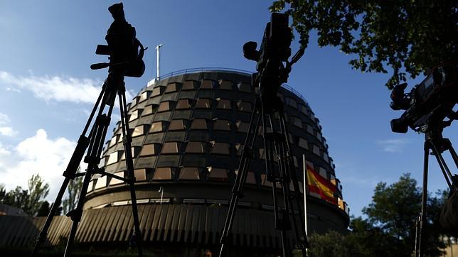 El Constitucional prohíbe grabar conversaciones entre detenidos en comisaría