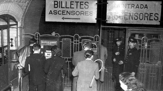 Estación de Metro «José Antonio» en 1949, actualmente Gran Vía