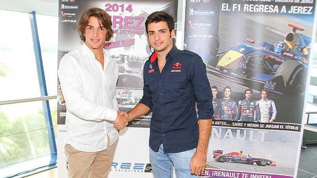 Robrto Merhi y Carlos Sainz, en la previa de la cita de Jerez