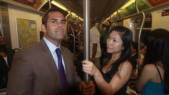 Brian Robinson en un vagón del Metro de Nueva York