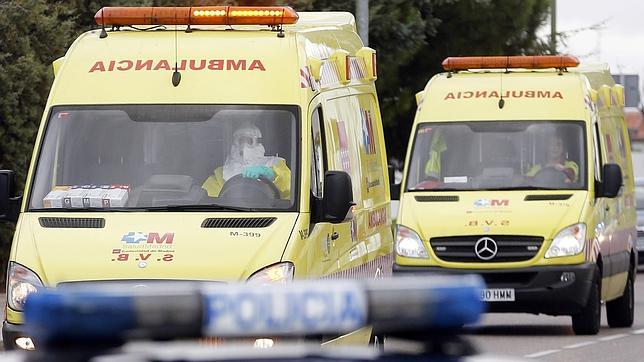 Ambulancias durante el traslado al hospital Carlos III de uno de los casos sospechosos de ébola
