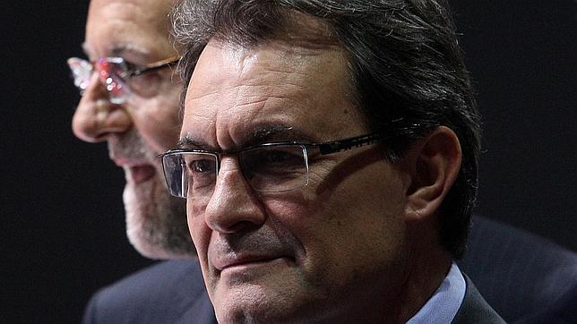 Mayo de 2013: imagen de Artur Mas y Mariano Rajoy, juntos en un certamen internacional de motor celebrado en Barcelona
