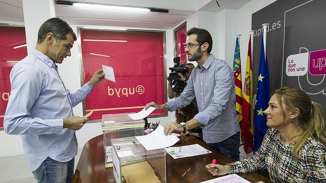 La liquidación de Sosa Wagner genera un goteo de bajas en UPyD