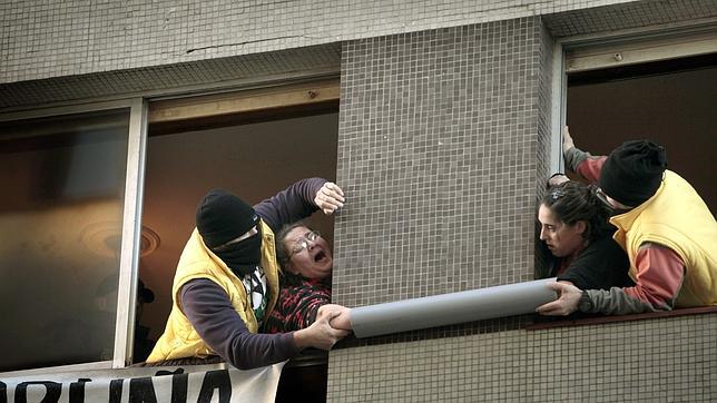 Absueltos los seis detenidos por desobediencia durante un desahucio en 2013