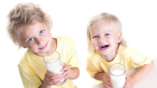 Leche de vaca, rica en calcio, fósforo y vitamina D