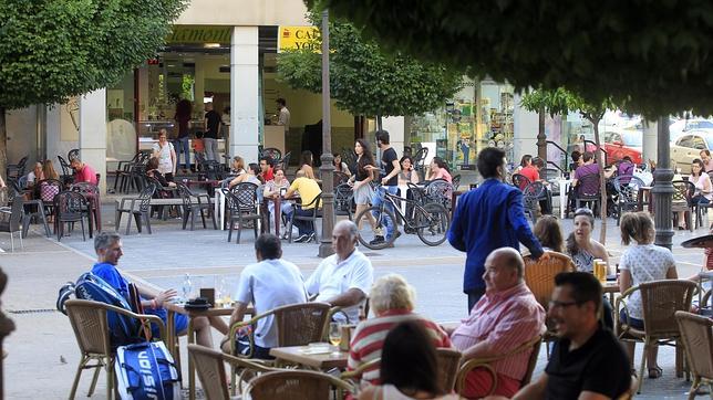 El primer control policial a los veladores arroja diez denuncias