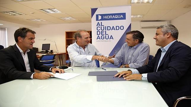 Convenio firmado el pasado mes de julio entre Cáritas e Hidraqua, una de las empresas presentes en el Water Law 2014