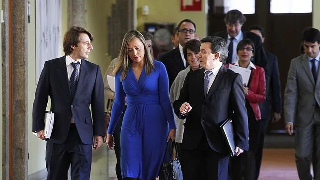 Elena Muñoz, junto a su equipo de Facenda en el Parlamento