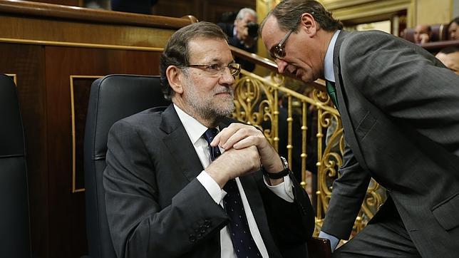 Rajoy evita pronunciarse sobre Acebes y Santamaría pide respeto a la Justicia