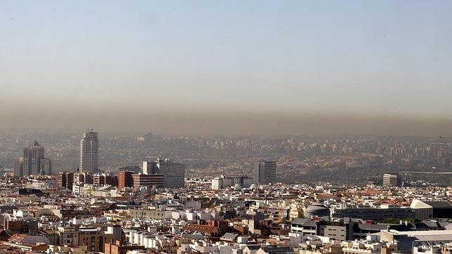 El cielo de Madrid, en un episodio de fuerte contaminación