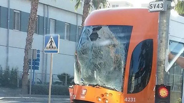 Imagen del tranvía que ha sufrido la colisión