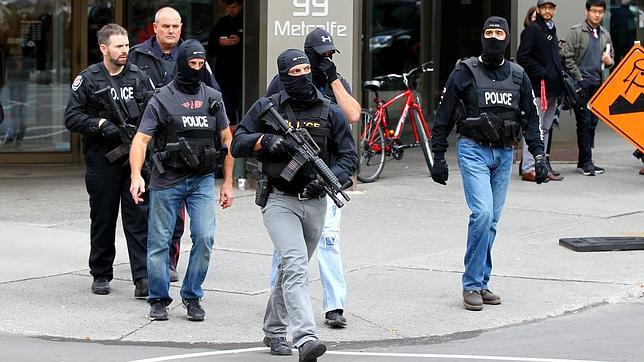 Policías en las calles de Ottawa tras el presunto ataque terrorista