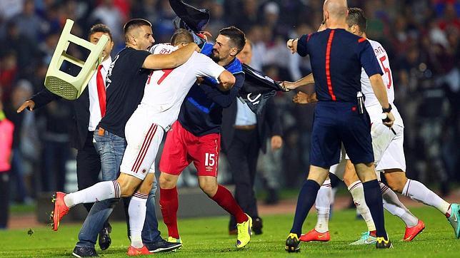 La UEFA le da el triunfo a Serbia sobre Albania (3-0) pero le quita tres puntos