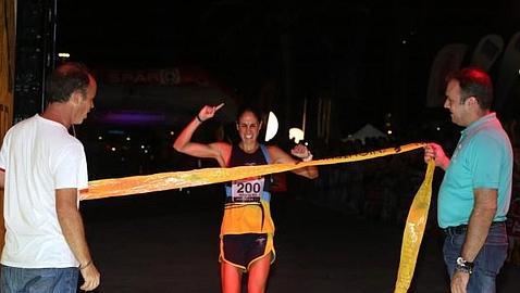 Patricia Díaz y Francisco Cabrera conquistan una LPA Night Run mágica