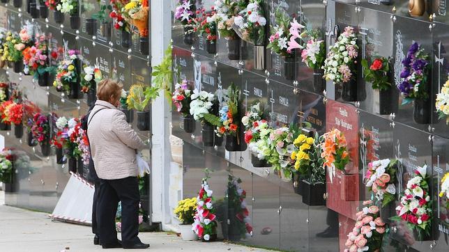 De guarda de cementerio a premio literario