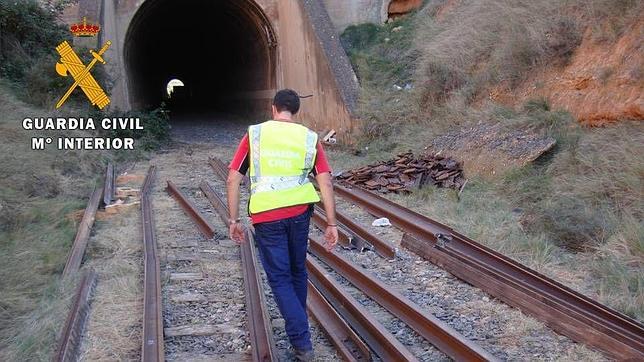 Cinco detenidos por robar un kilómetro de vía férrea