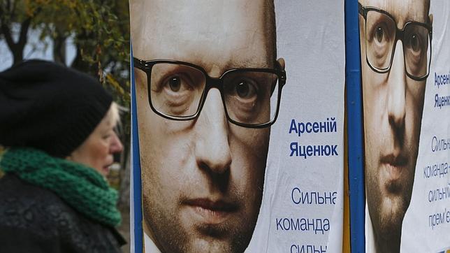 Yatseniuk quiere formar una coalición de gobierno en Ucrania con Poroshenko