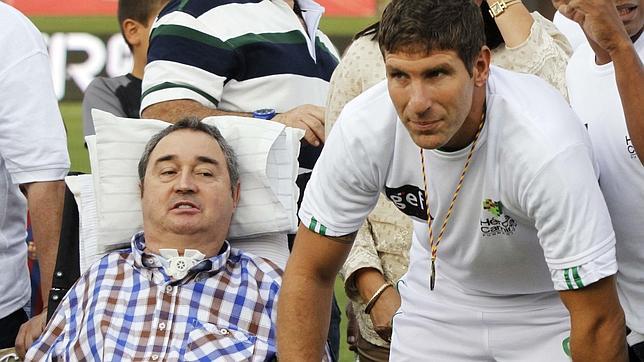 Montoya, con Martín Palermo en un homenaje