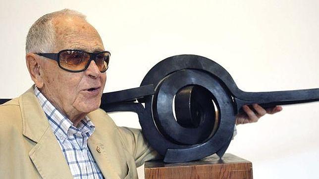 Tenerife exhibe una amplísima retrospectiva de más de 70 piezas de Martín Chirino