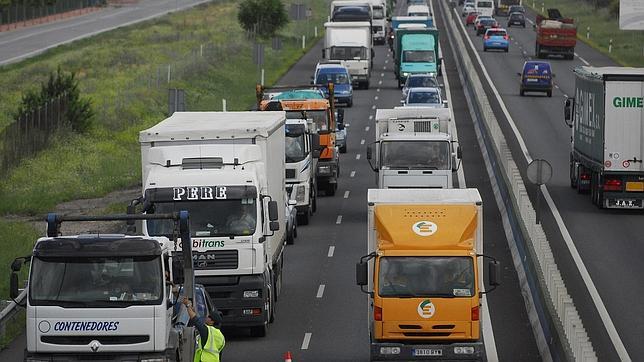 Los camioneros convocan huelga de al menos 3 días a partir del 17 de noviembre