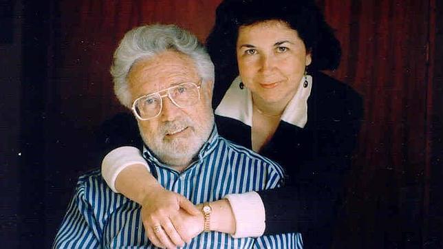 Beatriz Villacañas junto a su padre, el recordado poeta Juan Antonio Villacañas