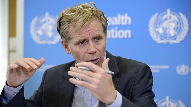 El director adjunto de la Organización Mundial de la Salud (OMS) a cargo de la respuesta operacional frente al ébola, Bruce Aylward